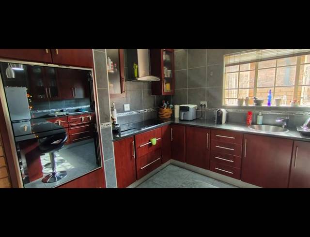 3 BEDROOM HOUSE FOR SALE IN FLORAUNA